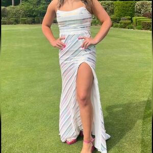 Morrell Maxie size 4 prom dress